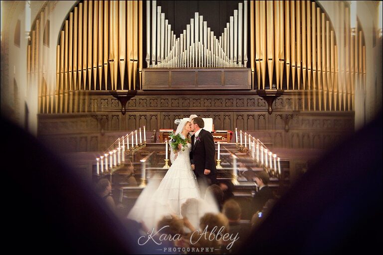 first kiss wedding photography ceremony church organ first presbyterian church irwin pa