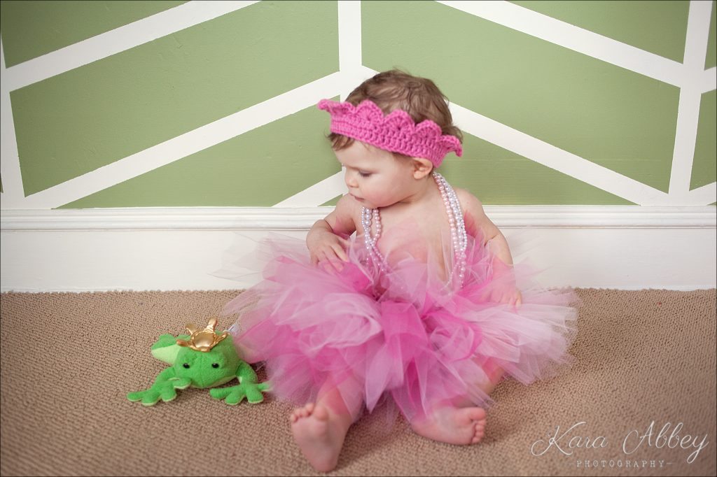 Portrait Photography Pittsburgh PA Irwin PA Greensburg PA Monroeville PA Princess Frog Pink Tutu Pearls
