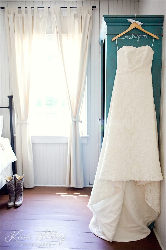 wedding photography Irwin, PA Pittsburgh, PA Towanda, PA Shoresbrook Inn bridal gown dress