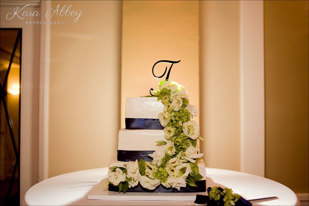 rainy day wedding photography Binghamton NY Binghamton Country Club reception details cake Baked Euphoria