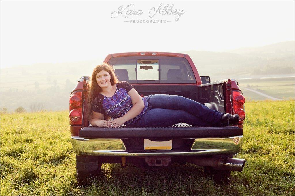 Outdoor Farm Field Rustic Senior Photography Irwin, PA Pittsburgh, PA