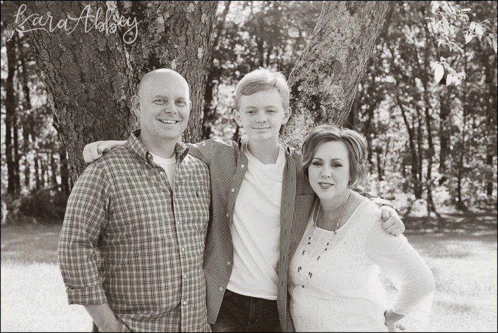 Summer Family Photography & 20 Year Anniversary Portraits at Oak Hollow Park in Irwin, PA by Kara Abbey Photography