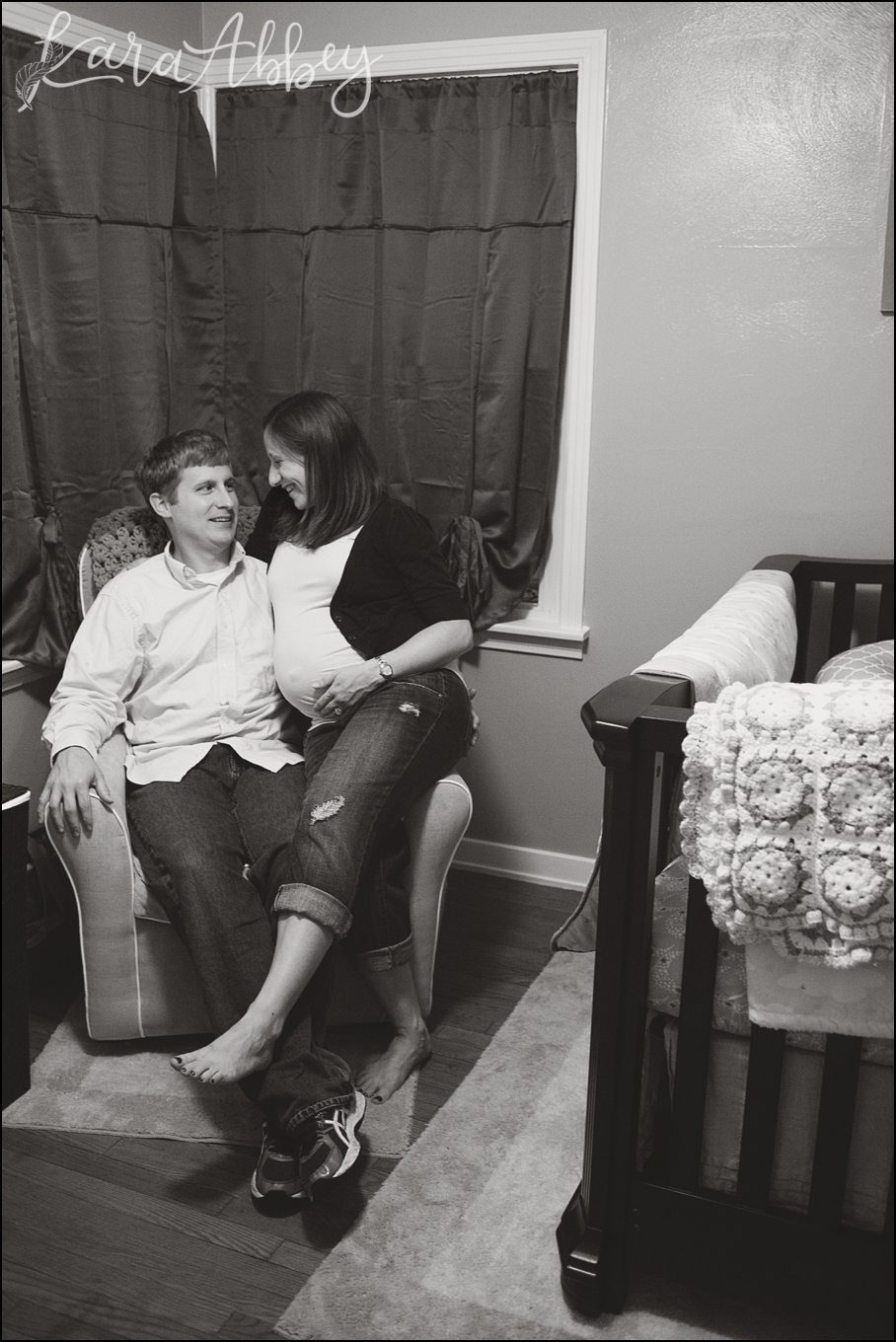 Laid Back Relaxed Maternity Photos at Home in Vestal, NY by Kara Abbey Photography in Irwin, PA