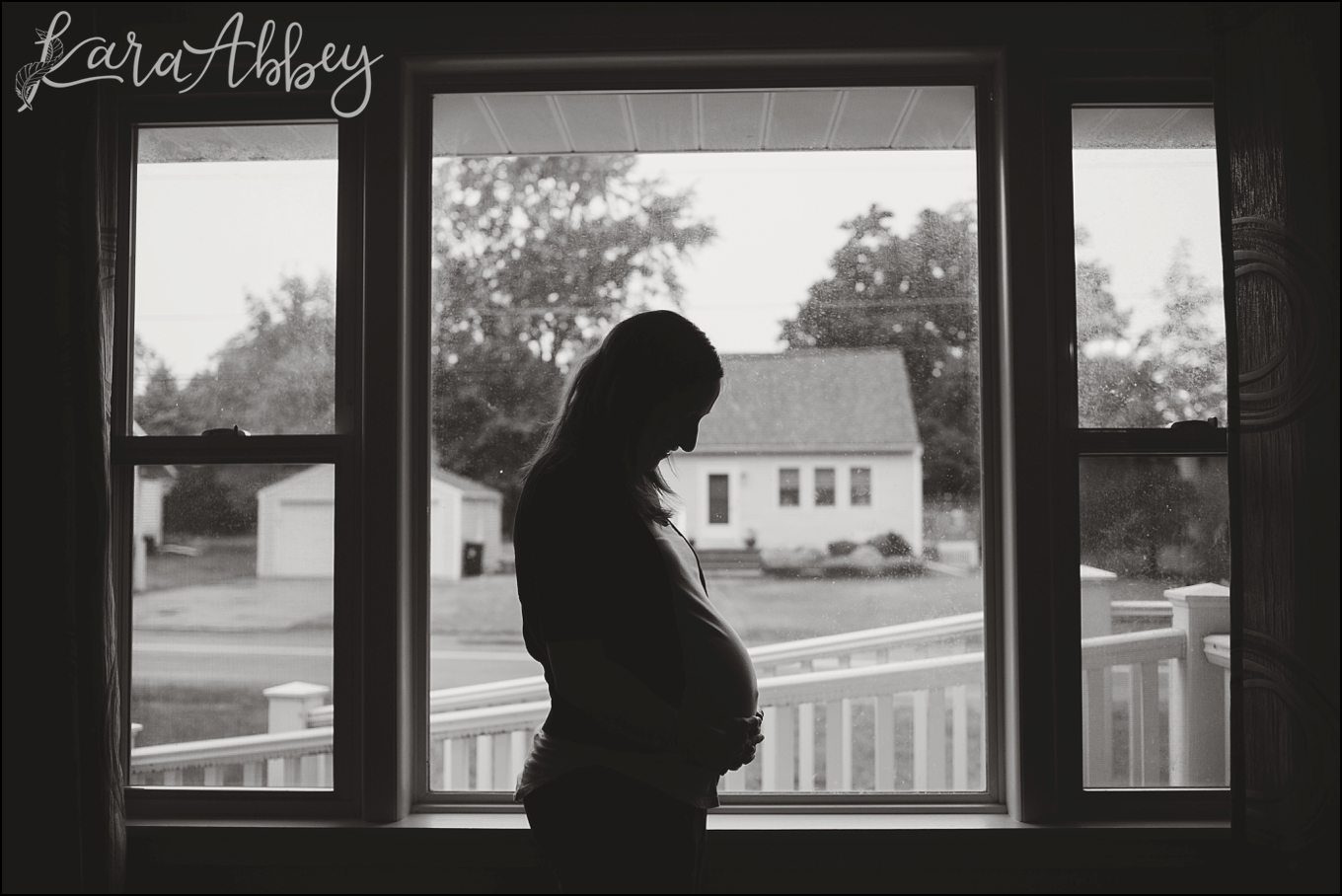 Laid Back Relaxed Maternity Photos at Home in Vestal, NY by Kara Abbey Photography in Irwin, PA