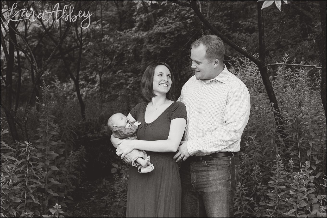 Outdoor Family & Newborn Photos at Home in Owego, NY by Kara Abbey Photography in Irwin, PA