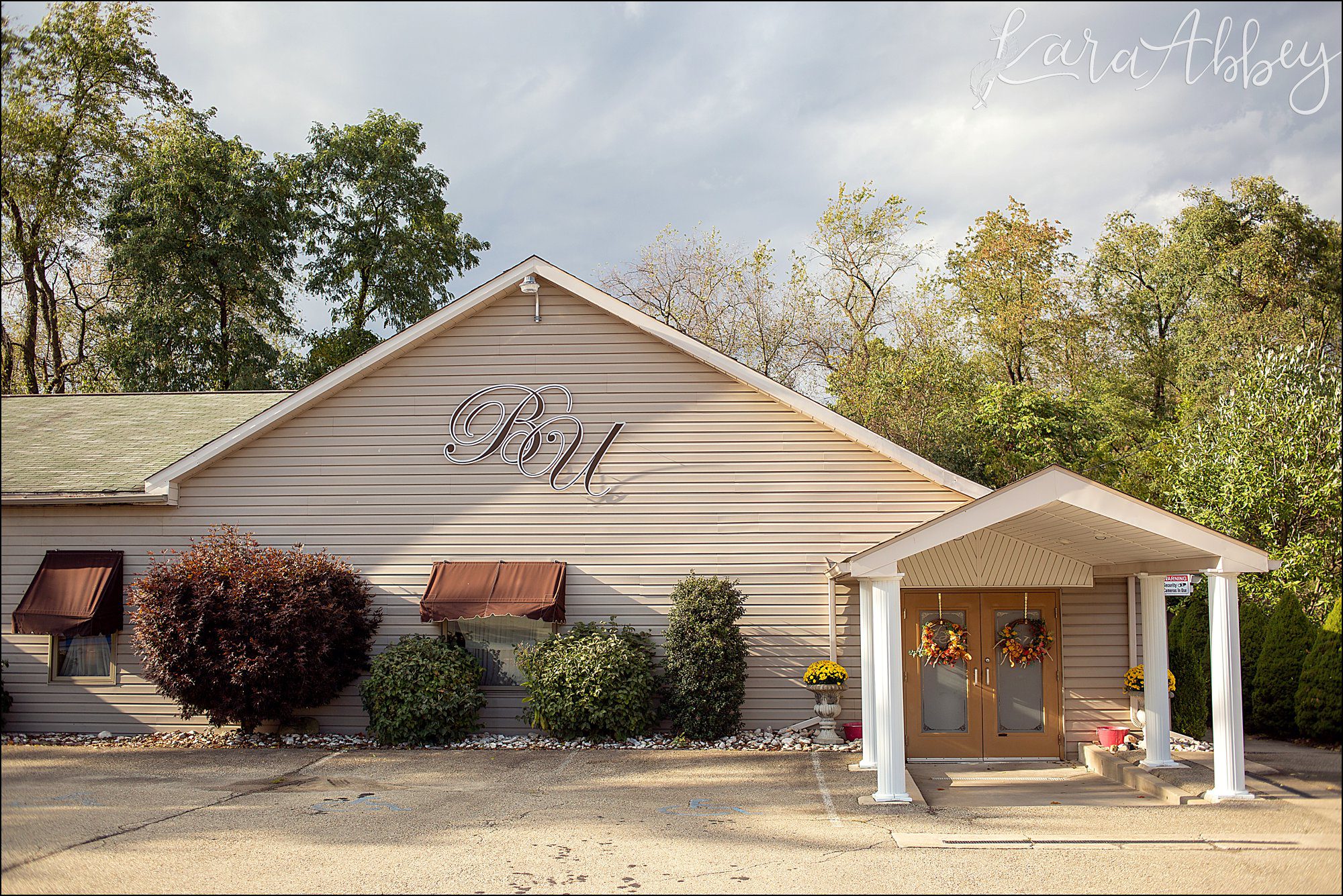 Fall Library Themed Wedding at Banquets Unlimited in Irwin, PA
