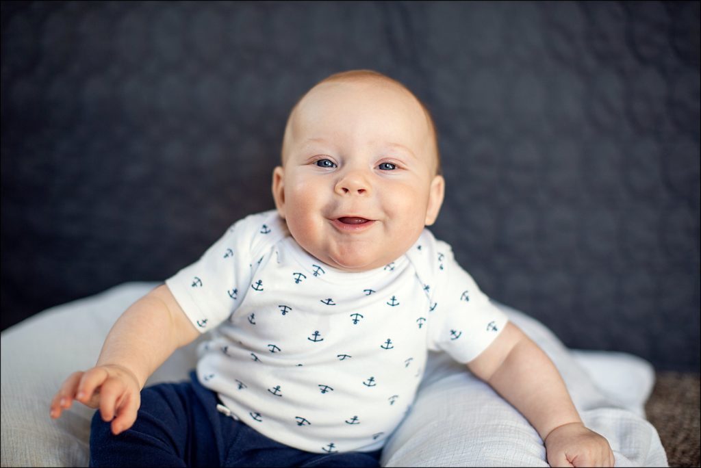 Leander Roxas 4 Month Milestone Photos in Irwin, PA