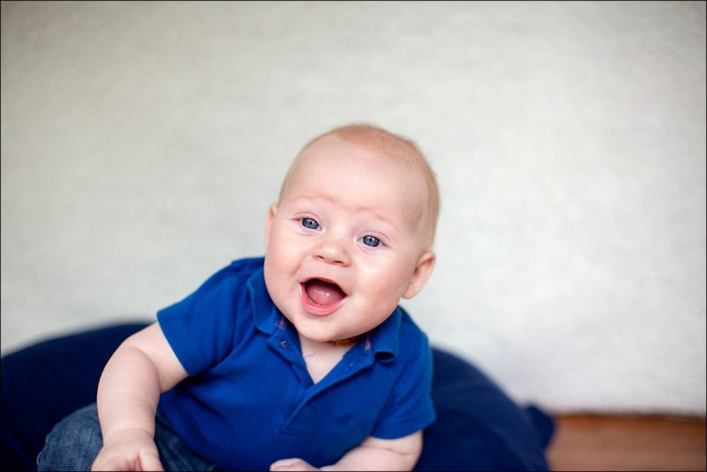 Leander Roxas 5 Month Milestone Photos in Irwin, PA