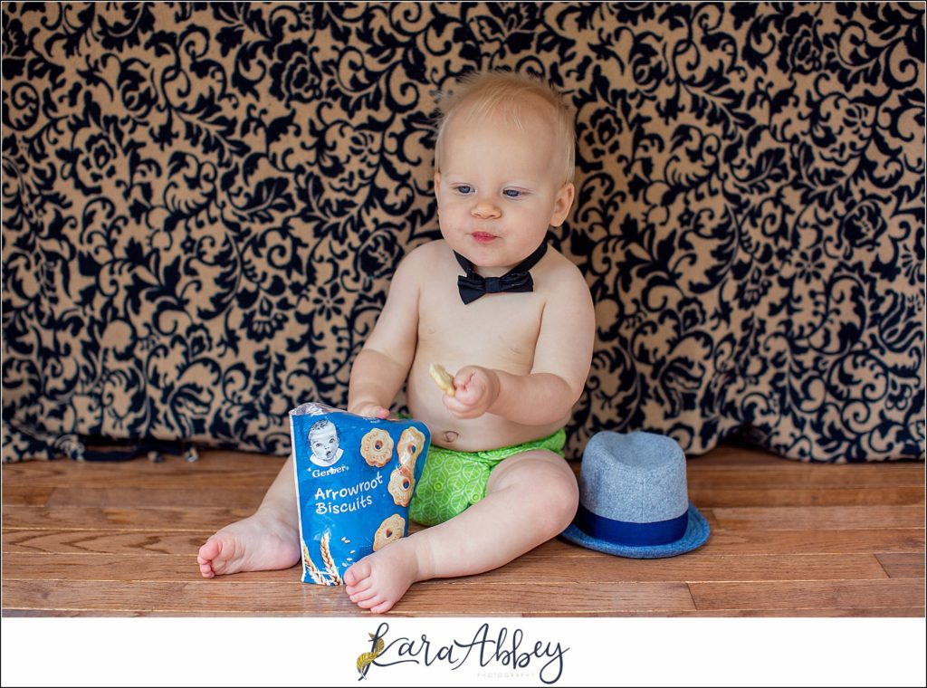 Leander Roxas 10 Month Portraits in Irwin, PA