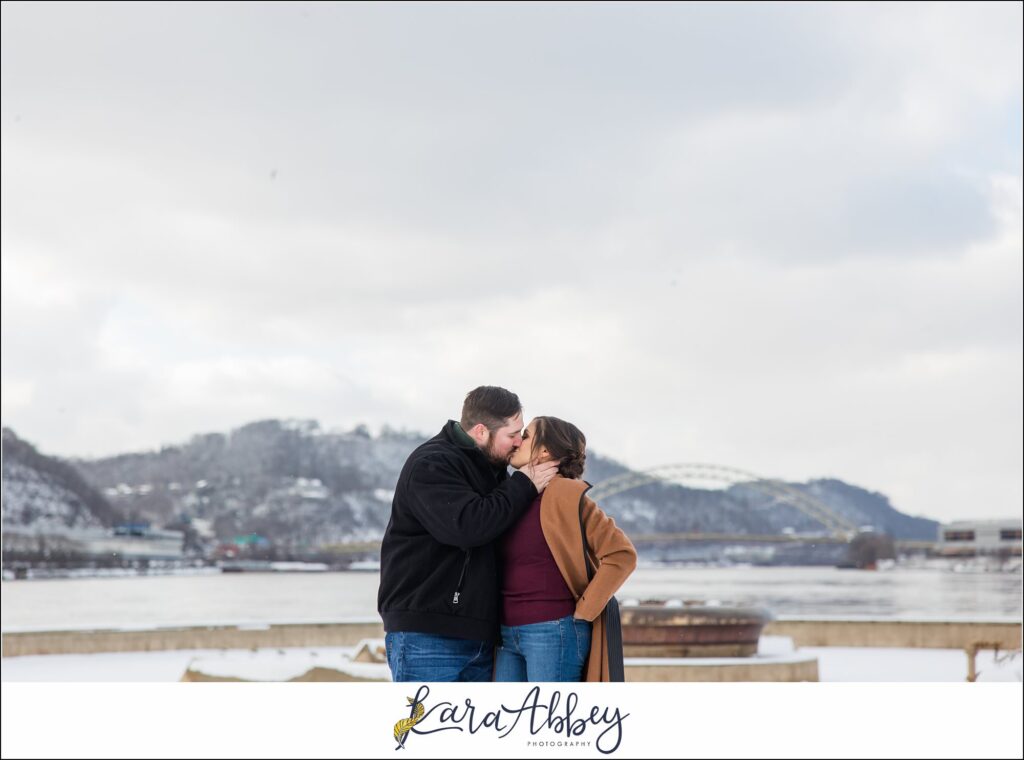 Winter Snowy Elopement Portraits in Point State Park in Pittsburgh PA