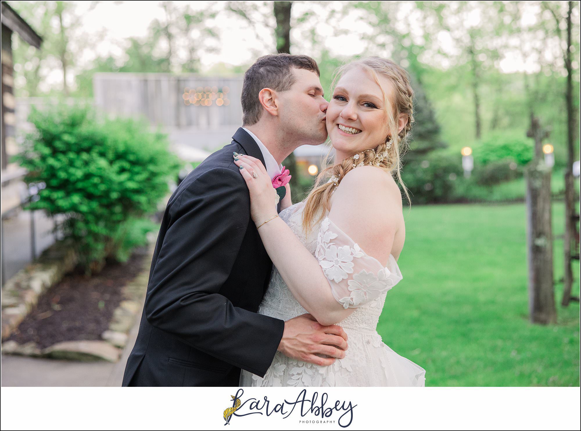 Rainy Spring Wedding at Oak Lodge in Stahlstown, PA