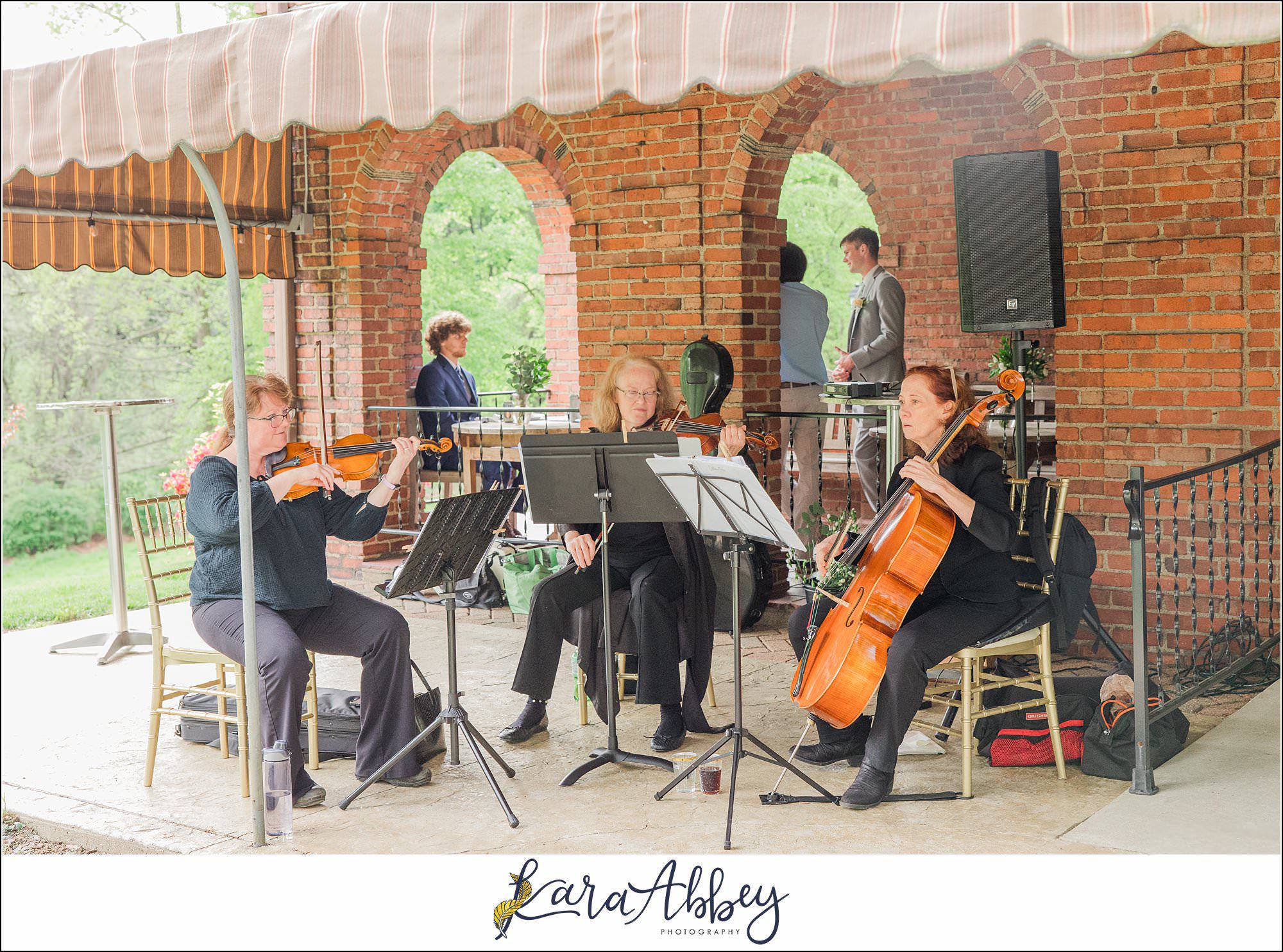 Intimate Spring Robin Hill Center Wedding in Coraopolis, PA