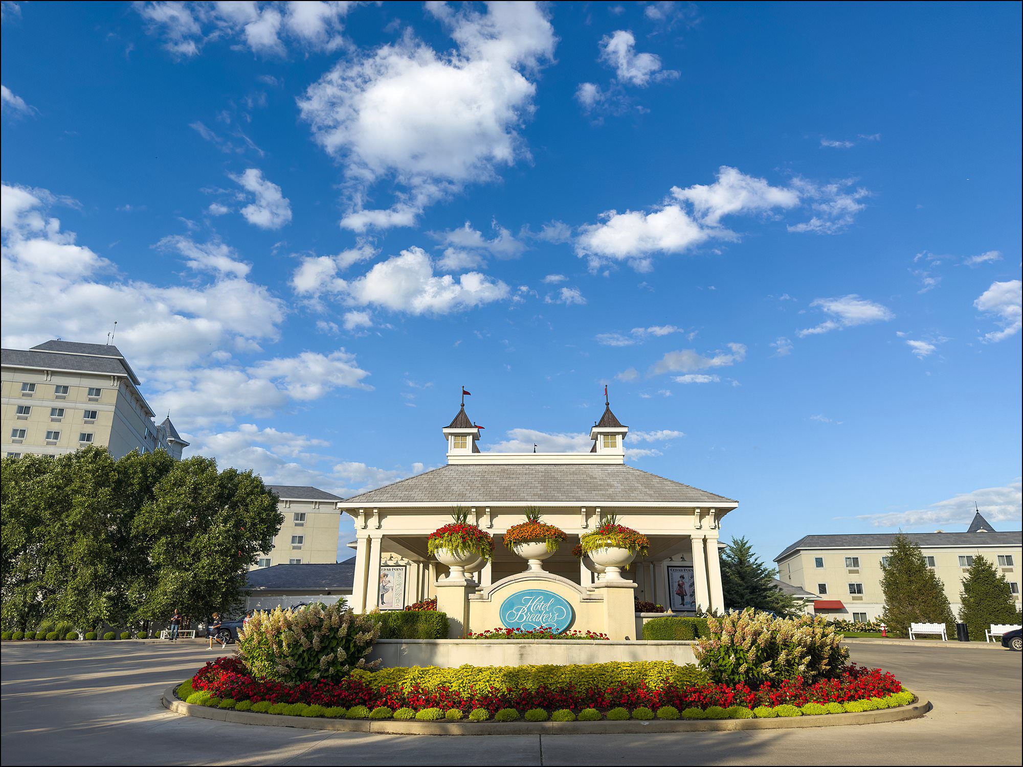 We Finally Stayed at Hotel Breakers at Cedar Point and It Wasn’t What We Expected